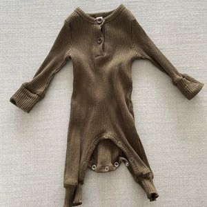 Long sleeved onesie snaps on bottom & buttons at neckline. Deep green 0-3 months